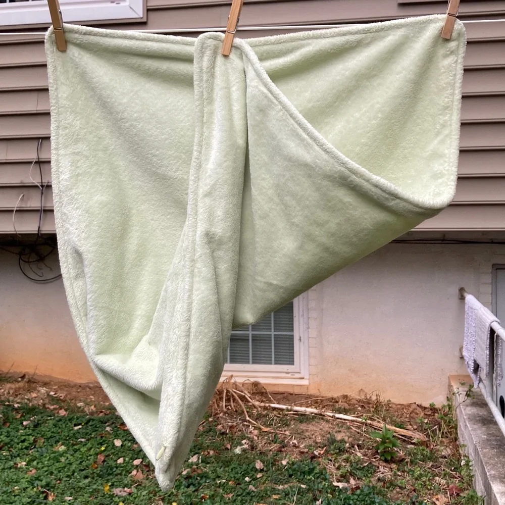 POTTERY BARN KIDS Pillow Sham Soft Fleece Highlighter Green Standard 26 x 20 in